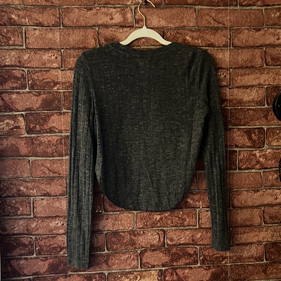 Cropped dark green long sleeved tee - Picture 2 of 4
